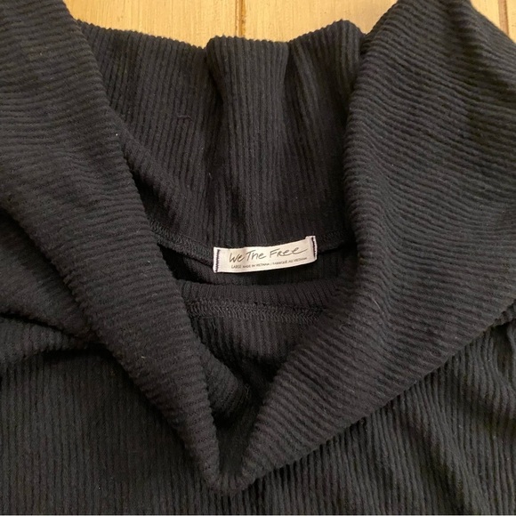 Free People Black Off-Shoulder Soft New Medium Long Sleeve Cozy Sweater - Picture 2 of 12